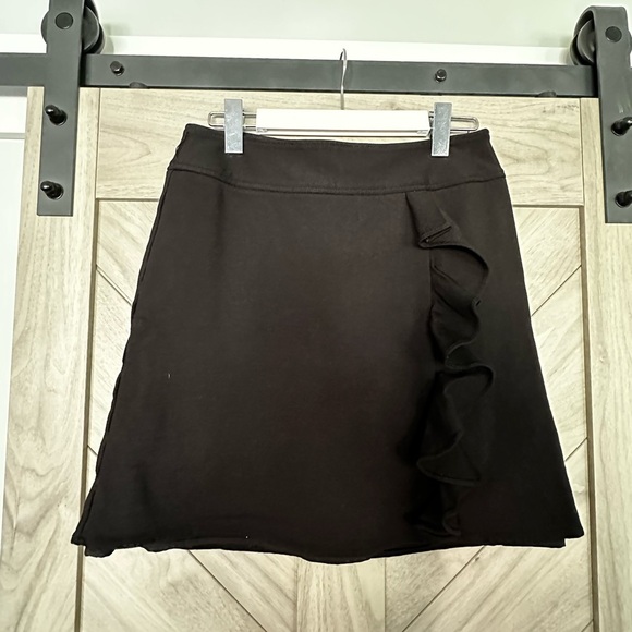 White House Black Market ruffle mini skirt 6 EUC - Picture 7 of 7